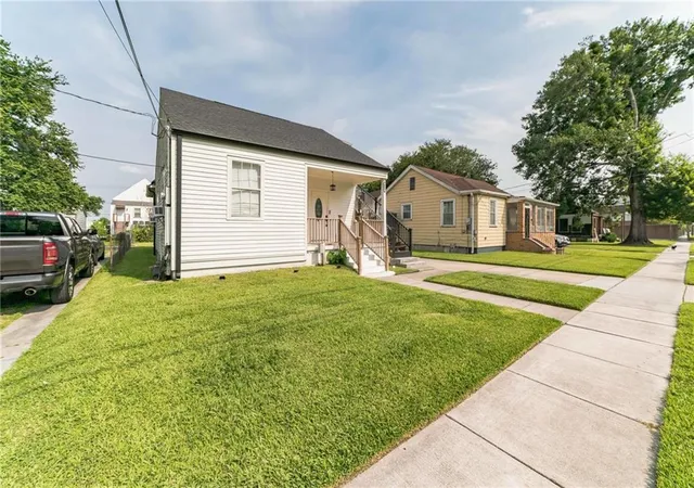 Photo 3 of Multi family home for sale at 616 Lebeau St, Arabi, LA 70032 | MLS# 2576833 | Listing updated on 2026-09-22