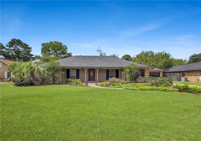 Photo 2 of Single family home for sale at 834 Cross Gates Blvd, Slidell, LA 70461 | MLS# 2575455 | Listing updated on 2026-09-20