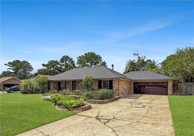 Photo 3 of Single family home for sale at 834 Cross Gates Blvd, Slidell, LA 70461 | MLS# 2575455 | Listing updated on 2026-09-20