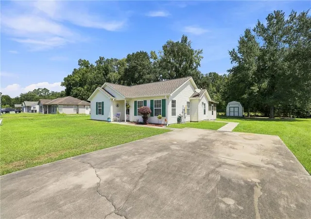 Photo 2 of Single family home for sale at 326 Glendale Dr, Independence, LA 70443 | MLS# 2576547 | Listing updated on 2026-09-15