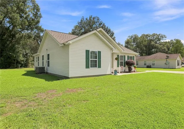 Photo 3 of Single family home for sale at 326 Glendale Dr, Independence, LA 70443 | MLS# 2576547 | Listing updated on 2026-09-15