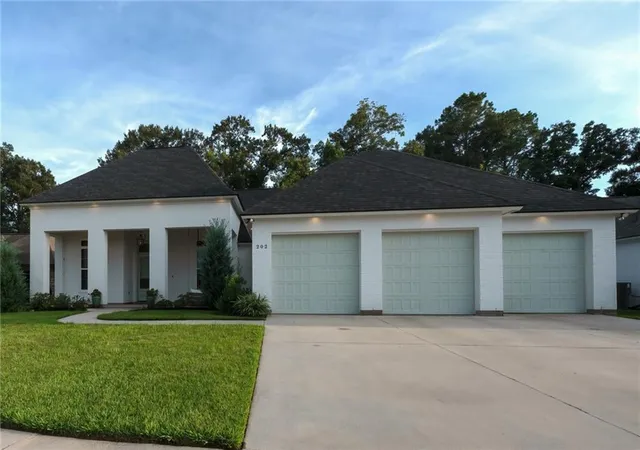 Photo 1 of Single family home for sale at 202 Long Oak Ln, Youngsville, LA 70592 | MLS# 2576906 | Listing updated on 2026-09-12