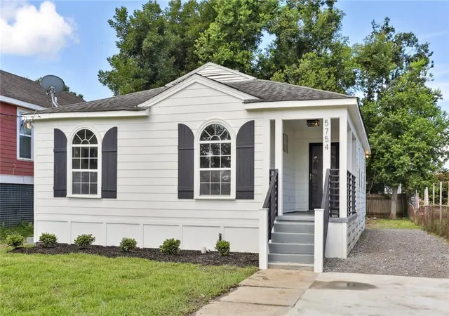 Photo 2 of Single family home for sale at 5754 Pasteur Blvd, New Orleans, LA 70122 | MLS# 2576797 | Listing updated on 2026-09-17
