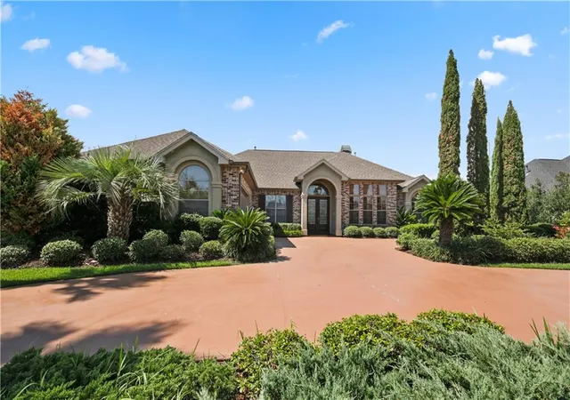 Photo 2 of Single family home for sale at 257 E Augusta Ln, Slidell, LA 70458 | MLS# 2576722 | Listing updated on 2026-09-13