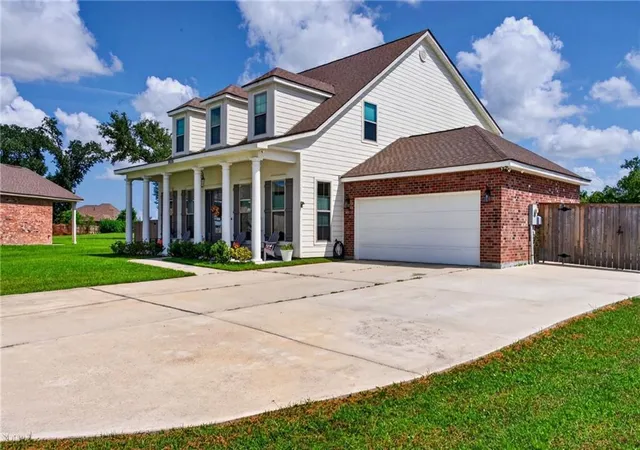 Photo 3 of Single family home for sale at 9505 E Terran Ln, Waggaman, LA 70094 | MLS# 2576869 | Listing updated on 2026-09-13