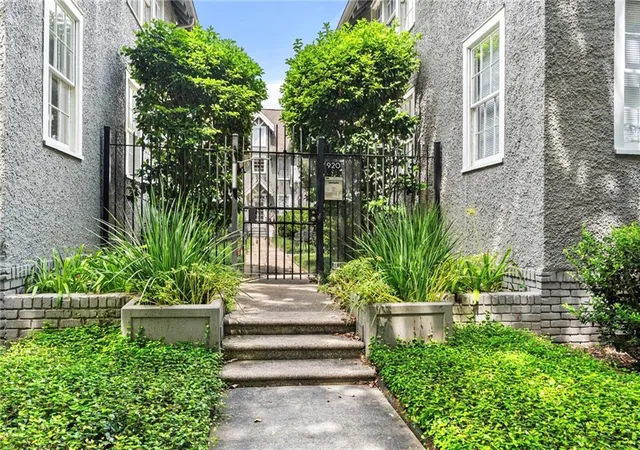 Condo for sale at 920 S Carrollton Ave #H, New Orleans, LA 70118 | MLS# 2576919