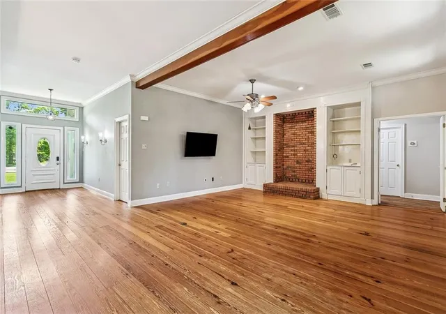 Photo 3 of Single family home for sale at 301 Shady Oak Ln, Mandeville, LA 70471 | MLS# 2577025 | Listing updated on 2026-09-14