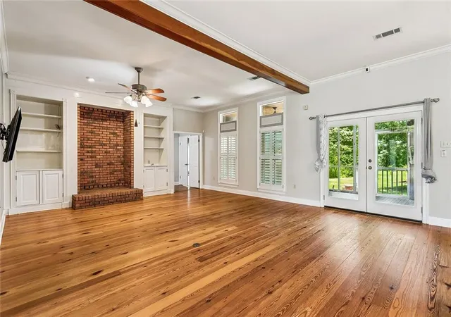 Photo 3 of Single family home for sale at 301 Shady Oak Ln, Mandeville, LA 70471 | MLS# 2577025 | Listing updated on 2026-09-14