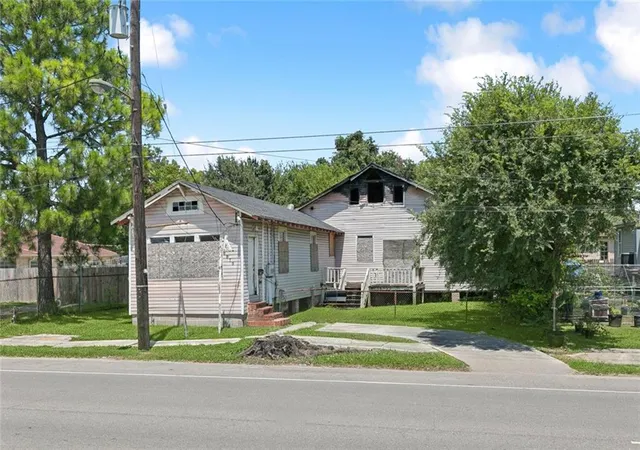 Photo 3 of Single family home for sale at 8915 S Claiborne Ave, New Orleans, LA 70118 | MLS# 2575830 | Listing updated on 2026-09-14
