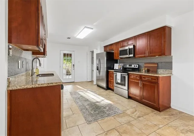 Photo 4 of Sale Pending at 3433 W Loyola Ave, Kenner, LA 70065 | MLS# 2577013 | Listing updated on 2026-09-17