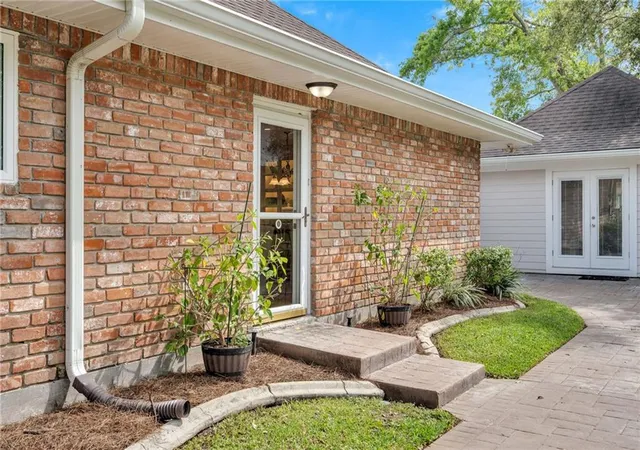 Photo 3 of Single family home for sale at 820 Fairfield Ave, Gretna, LA 70056 | MLS# 2577063 | Listing updated on 2026-09-28