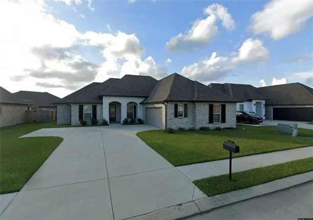 Single family home for sale at 133 Kingswood Ave, Thibodaux, LA 70301 | MLS# 2576902