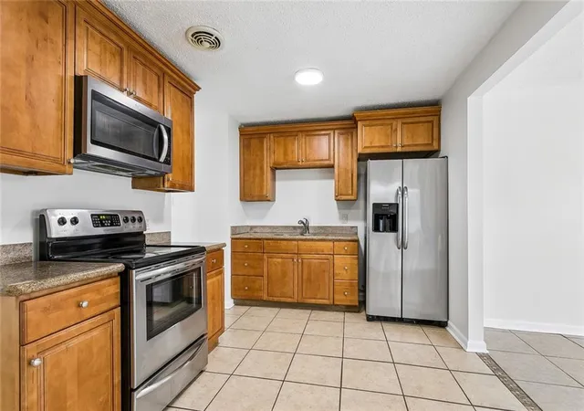 Photo 3 of Single family home for sale at 3804 W Louisiana State Dr, Kenner, LA 70065 | MLS# 2576730 | Listing updated on 2026-09-14