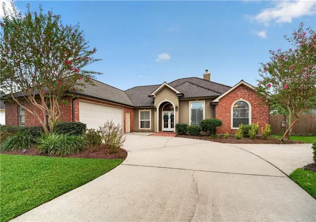 Photo 2 of Single family home for sale at 115 Ginger Ct, Belle Chasse, LA 70037 | MLS# 2577086 | Listing updated on 2026-09-29