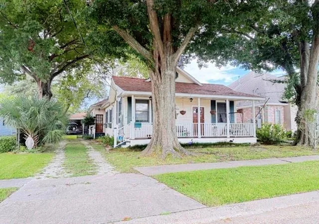 Photo 3 of Single family home for sale at 1036 Helios Ave, Metairie, LA 70005 | MLS# 2577141 | Listing updated on 2026-10-05