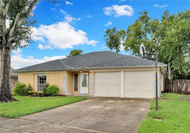 Photo 2 of Single family home for sale at 1656 Hampton Dr, Harvey, LA 70058 | MLS# 2577156 | Listing updated on 2026-09-14