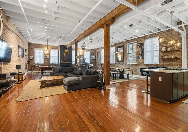 Listing Photo 1 - Condo for sale in building located at 422 Notre Dame St, New Orleans, LA 70130 - Unit #3