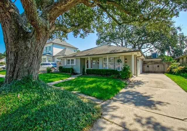 Photo 2 of Single family home for sale at 1325 Melody Dr, Metairie, LA 70002 | MLS# 2577163 | Listing updated on 2026-09-22