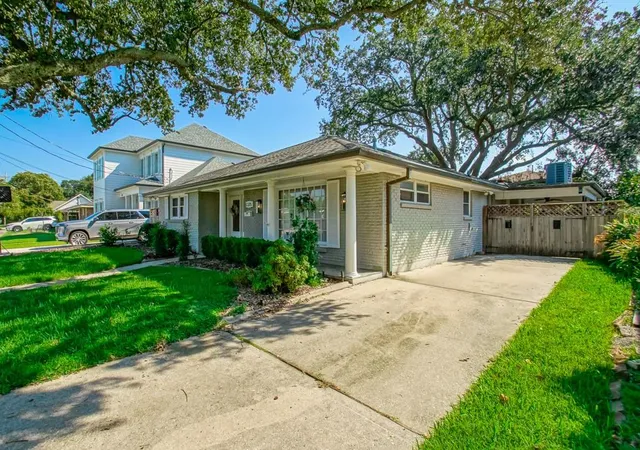 Photo 3 of Single family home for sale at 1325 Melody Dr, Metairie, LA 70002 | MLS# 2577163 | Listing updated on 2026-09-22
