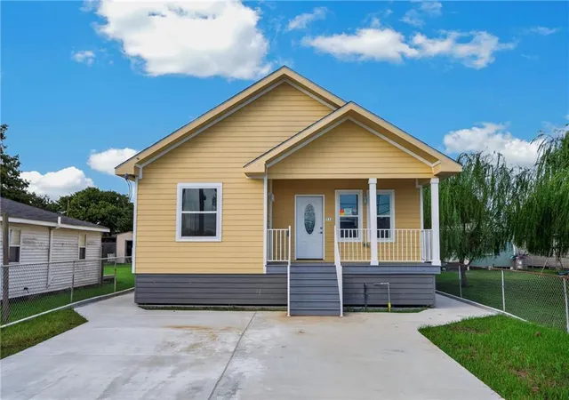 Photo 2 of Single family home for sale at 113 Vic A Pitre Dr, Westwego, LA 70094 | MLS# 2577206 | Listing updated on 2026-09-26
