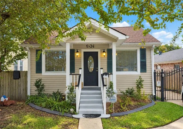 Photo 1 of Sale Pending at 901 Athania Pkwy, Metairie, LA 70001 | MLS# 2577251 | Listing updated on 2026-09-28