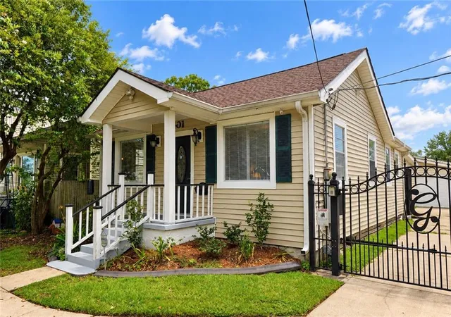 Photo 3 of Sale Pending at 901 Athania Pkwy, Metairie, LA 70001 | MLS# 2577251 | Listing updated on 2026-09-28