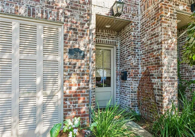 Photo 2 of Townhouse for sale at 259 Metairie Hts Ave, Metairie, LA 70001 | MLS# 2576580 | Listing updated on 2026-09-17