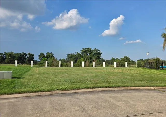 Land for sale at 10 Lakewood Ests Dr, New Orleans, LA 70131 | MLS# 2577138