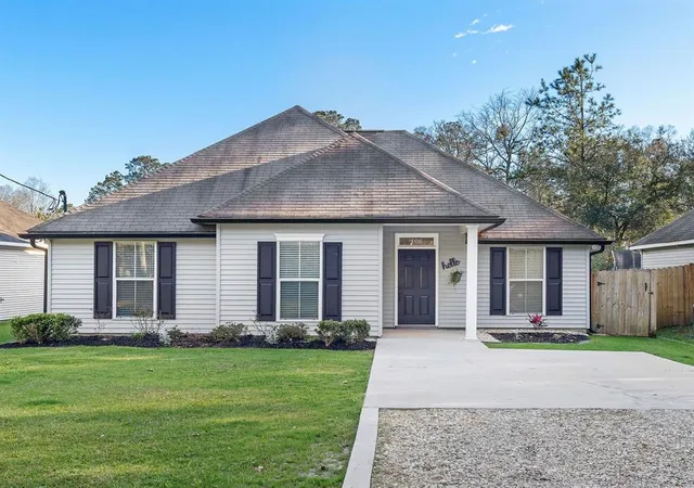 Photo 1 of Single family home for sale at 106 Bryant St, Madisonville, LA 70447 | MLS# 2575884 | Listing updated on 2026-09-15