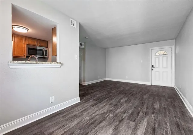 Listing Photo 4 - Condo for sale in building located at 4500 Palmyra St, New Orleans, LA 70119 - Unit #H