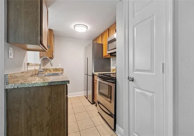 Listing Photo 5 - Condo for sale in building located at 4500 Palmyra St, New Orleans, LA 70119 - Unit #H
