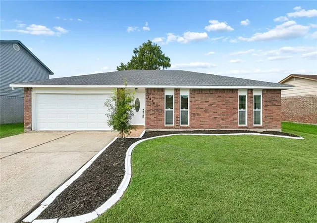 Photo 2 of Single family home for sale at 2476 Paige Janette Dr, Harvey, LA 70058 | MLS# 2577004 | Listing updated on 2026-09-16