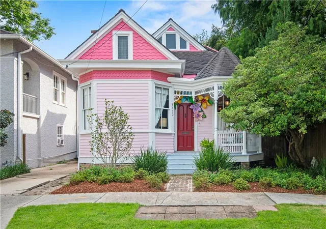 Photo 1 of Single family home for sale at 6120 Chestnut St, New Orleans, LA 70118 | MLS# 2577328 | Listing updated on 2026-09-26