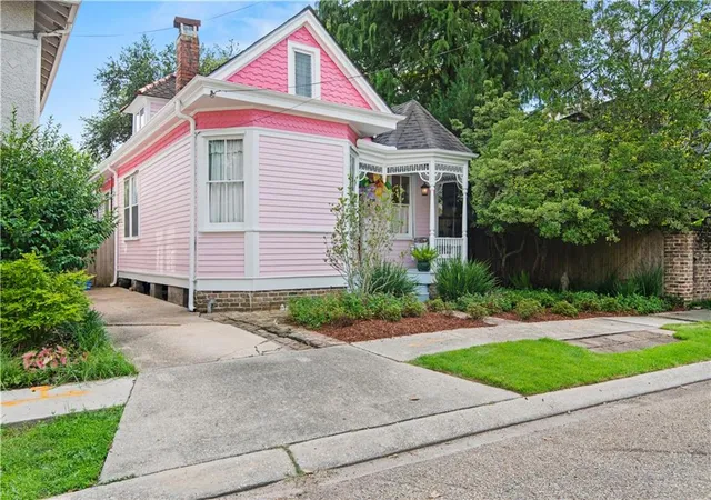Photo 2 of Single family home for sale at 6120 Chestnut St, New Orleans, LA 70118 | MLS# 2577328 | Listing updated on 2026-09-26