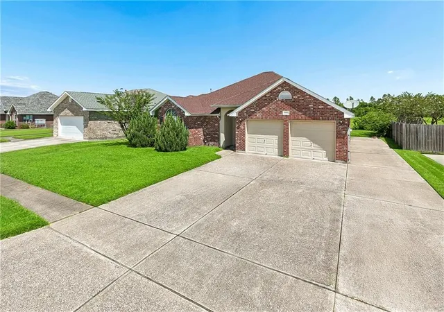 Photo 1 of Single family home for sale at 2356 Country Clb Dr, La Place, LA 70068 | MLS# 2577423 | Listing updated on 2026-09-16