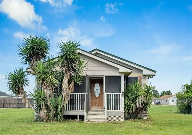 Single family home for sale at 2115 Weyer St, Gretna, LA 70053 | MLS# 2577468