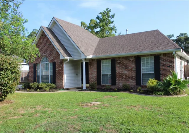 Photo 1 of Single family home for sale at 557 Lane St, Mandeville, LA 70448 | MLS# 2575999 | Listing updated on 2026-09-16