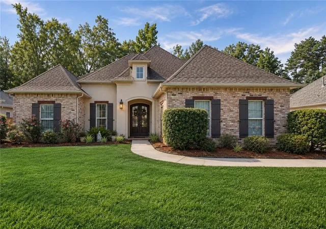 Photo 1 of Single family home for sale at 725 Poplar Crk Ct, Covington, LA 70433 | MLS# 2577471 | Listing updated on 2026-09-23