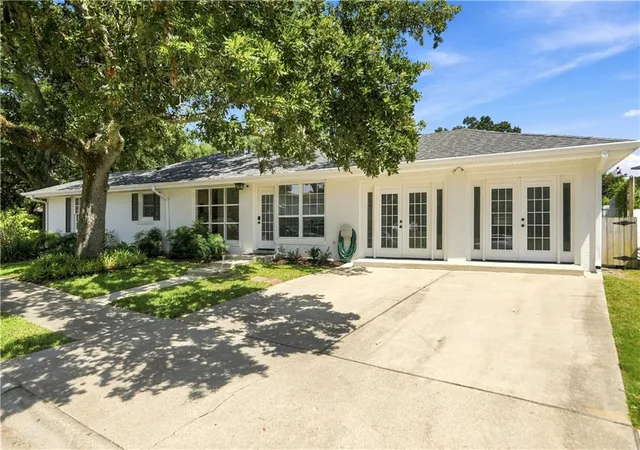 Photo 2 of Sale Pending at 400 Turquoise St, New Orleans, LA 70124 | MLS# 2577539 | Listing updated on 2026-09-16