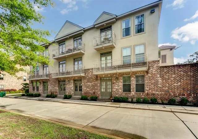 Photo 4 of Condo for sale at 827 Autumn Pl #202, Mandeville, LA 70471 | MLS# 2577530 | Listing updated on 2026-09-17