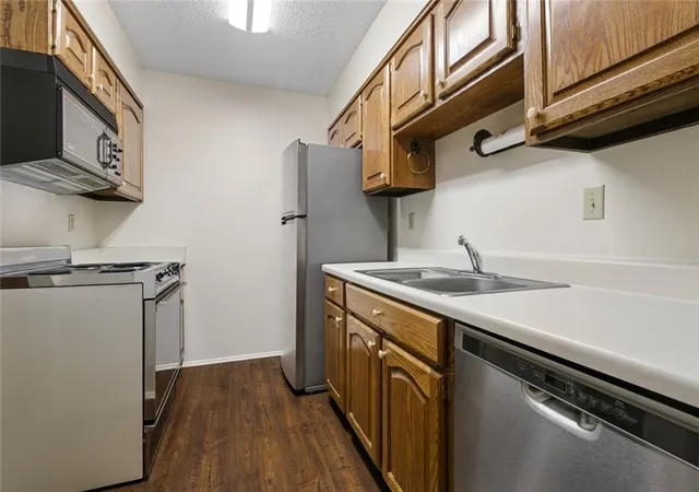 Photo 4 of Townhouse for sale at 832 S Clearview Pkwy #126, Harahan, LA 70123 | MLS# 2577323 | Listing updated on 2026-09-16