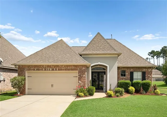Photo 1 of Single family home for sale at 2365 Cours Carson St, Mandeville, LA 70448 | MLS# 2577058 | Listing updated on 2026-09-21