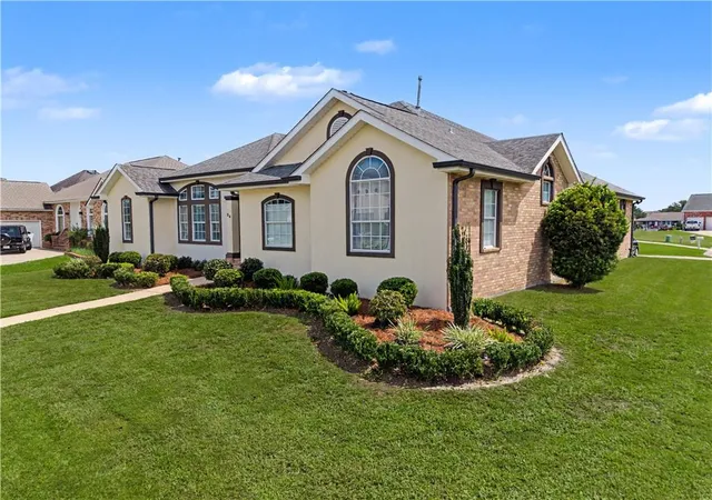 Photo 2 of Single family home for sale at 23 Inlet Dr, Slidell, LA 70458 | MLS# 2576908 | Listing updated on 2026-09-16