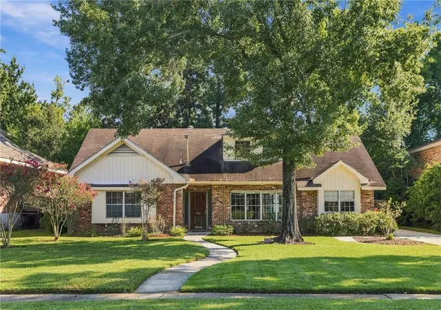 Photo 1 of Single family home for sale at 9529 Robin Ln, River Ridge, LA 70123 | MLS# 2577506 | Listing updated on 2026-09-19