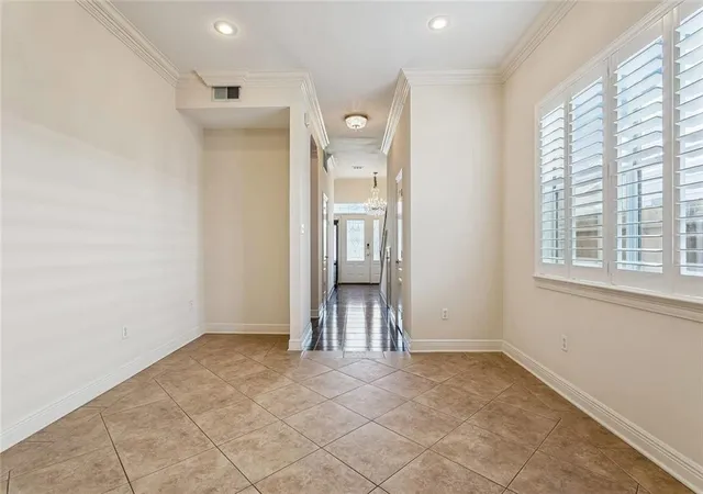 Photo 2 of Single family home for sale at 1008 Chateau Lafitte Dr, Kenner, LA 70065 | MLS# 2577579 | Listing updated on 2026-09-17