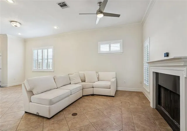 Photo 3 of Single family home for sale at 1008 Chateau Lafitte Dr, Kenner, LA 70065 | MLS# 2577579 | Listing updated on 2026-09-17