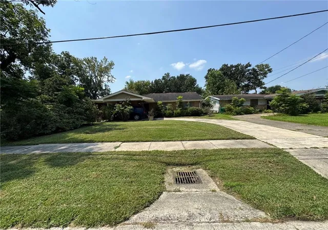 Photo 3 of Single family home for sale at 36 Beauregard Dr, Gretna, LA 70053 | MLS# 2577420 | Listing updated on 2026-09-18