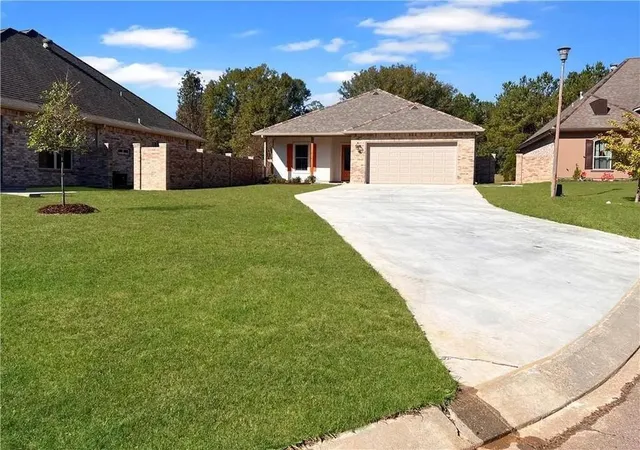 Photo 2 of Single family home for sale at 285 Lourdes Ln, Covington, LA 70435 | MLS# 2577623 | Listing updated on 2026-09-17