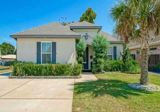 Photo 1 of Single family home for sale at 924 Hudson St, Kenner, LA 70062 | MLS# 2576959 | Listing updated on 2026-09-17
