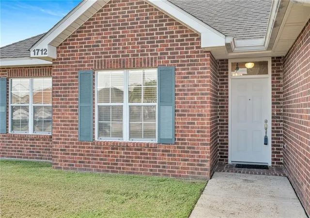 Photo 2 of Single family home for sale at 1712 Caitlin Ct, Marrero, LA 70072 | MLS# 2575522 | Listing updated on 2026-09-28